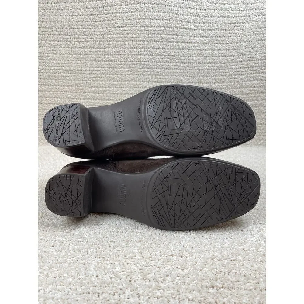 MUNRO Women's Callie Suede Ankle Booties 10M Brown Buckle Detail Stacked Heel